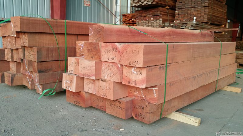 关于木地板安装踢脚线是否单独收费，这主要取决于以下几个方面：